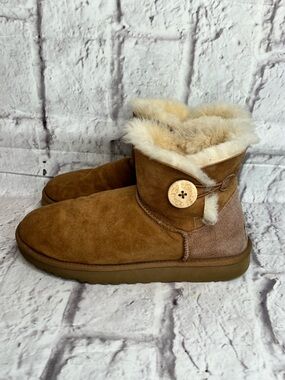 UGG MINI BAILEY BUTTON BOOTS CHESTNUT SIZE US 10